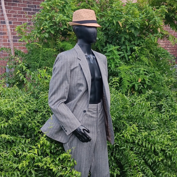 WM.H. Leishman ( at Tip Top Tailors) Men's Vintage Silver Grey "Luxury" 2PC Suit